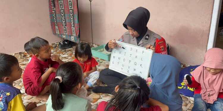 Subsatgas Si-Ipar Operasi Rasaka Cartenz 2025 Dorong Pendidikan Anak Papua di Distrik Heram