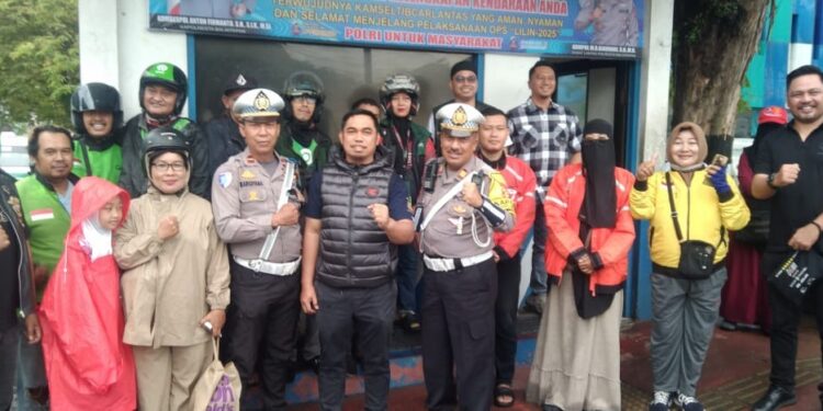 HDCI dan Polresta Balikpapan Adakan Aksi Sosial Jumat Berkah