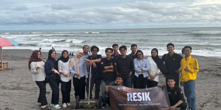 Mahasiswa UGM Dorong Kebersihan Pantai Parangtritis dengan Inovasi