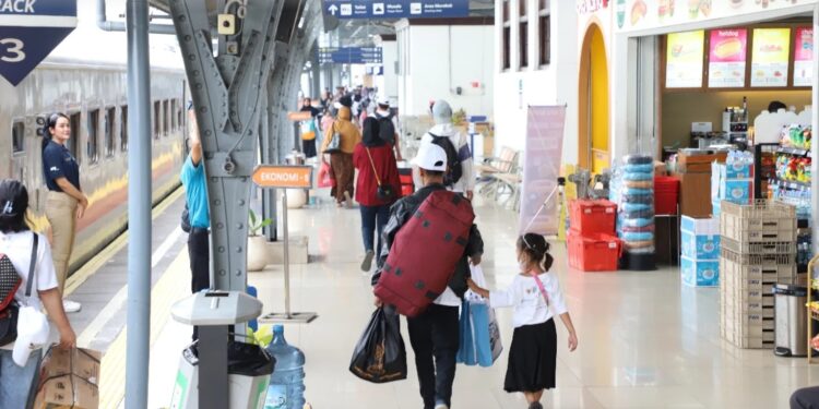 KAI Tawarkan Diskon 1,5 Juta Tiket Kereta untuk Libur Nataru 2025/2026