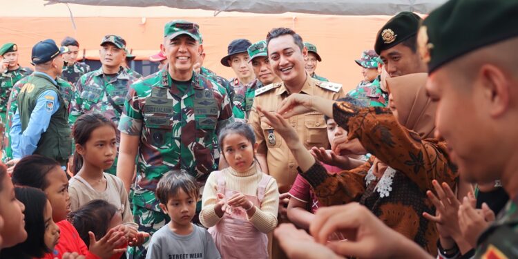 Pangdam V/Brawijaya Tinjau Langsung Penanganan Erupsi Gunung Semeru