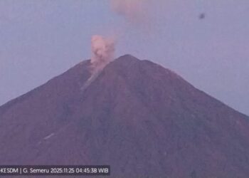 Aktivitas Gunung Semeru Masih Fluktuatif, Status Awas Tetap Berlaku