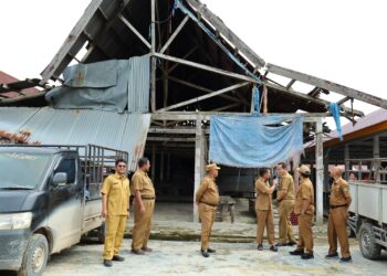 Sekda Siak Kunjungi Pasar Sialang Sakti yang Rusak, Pedagang Minta Perbaikan