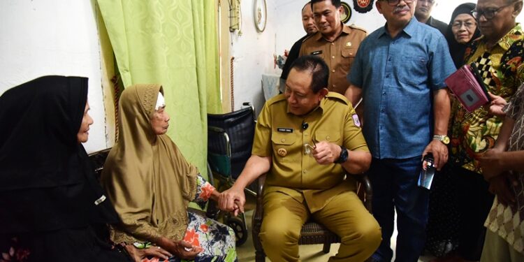 Gubernur Gorontalo Kunjungi Guru Lama di Hari Guru Nasional