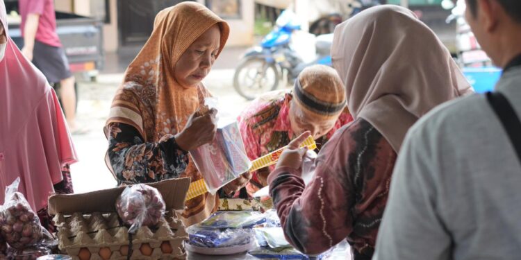 Disperindag Balangan Gelar Pasar Murah di Desa Sirap untuk Tekan Harga Sembako
