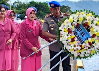 Ditpolairud Polda Sulut Adakan Upacara Tabur Bunga di Laut untuk HUT ke-75 Polairud