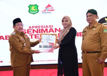 Pemkab Sumenep Anugerahkan Penghargaan kepada Seniman Lokal