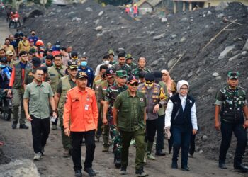 Kepala BNPB Pastikan Keselamatan Warga dalam Penanganan Erupsi Gunung Semeru