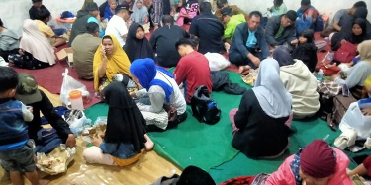 Pemprov Sumbar Bangun Dapur Umum dan Salurkan Bantuan di Lokasi Bencana