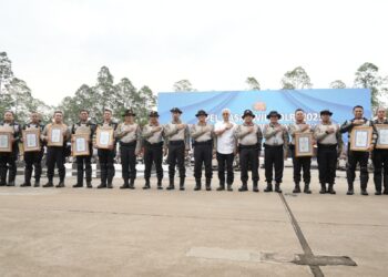 Wakapolri Anugerahkan Penghargaan kepada Polda dan Polres Terbaik