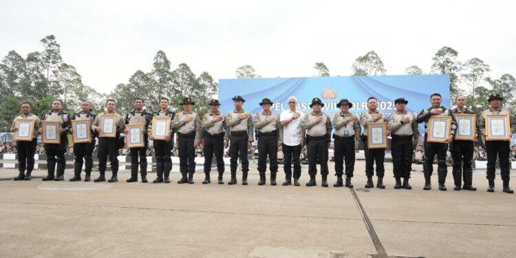 Wakapolri Anugerahkan Penghargaan kepada Polda dan Polres Terbaik