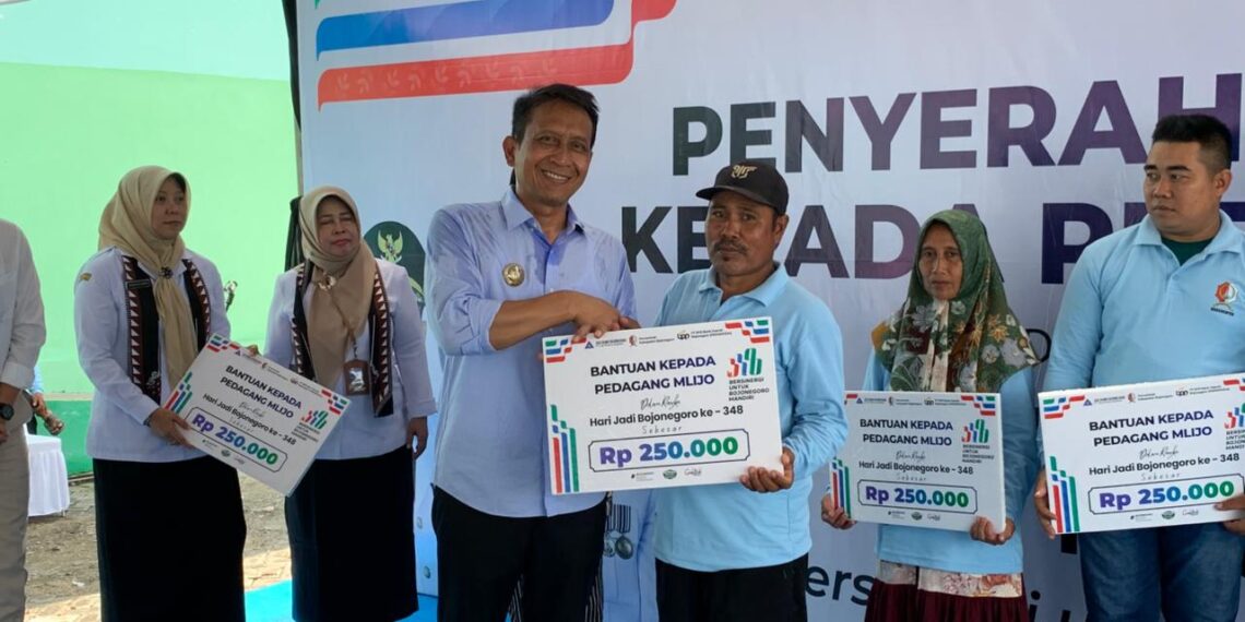 Pemkab Bojonegoro Berikan Bantuan Modal untuk Pedagang Mlijo