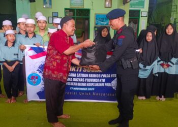 Peringati HUT ke-51, Sat Brimob Polda NTB Gelar Bhakti Sosial di Panti Asuhan