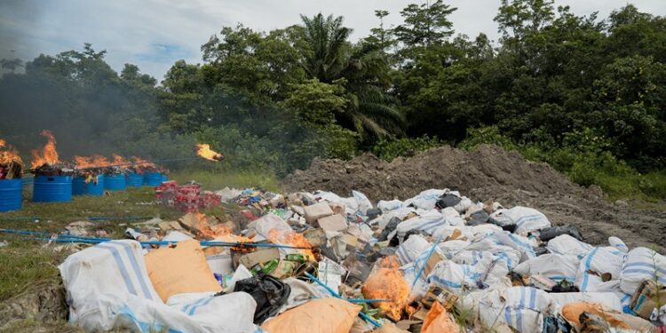 Pemko Dumai Dukung Pemusnahan Barang Ilegal Bernilai Rp4,6 Miliar