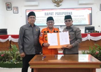 DPRD Tanah Datar Sepakati Ranperda APBD 2026, Bupati Dorong Profesionalisme OPD