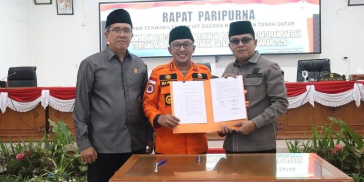 DPRD Tanah Datar Sepakati Ranperda APBD 2026, Bupati Dorong Profesionalisme OPD