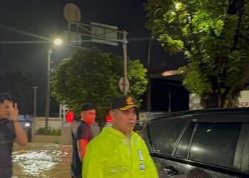 Kapolda Sumut Tinjau Langsung Banjir di Jalan Jenderal Sudirman Medan