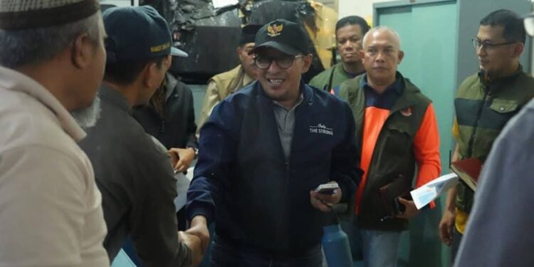 Banjir Bandang di Tanah Datar Sebabkan Isolasi Dua Nagari, Evakuasi Dilakukan Melalui Danau Singkarak