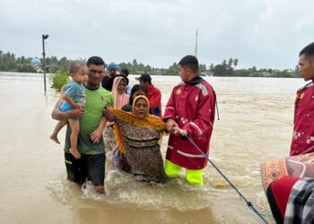 Polres Pidie Jaya Cepat Tanggap Evakuasi Korban Banjir