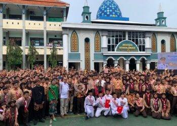 Deklarasi Internet Sehat oleh 300.000 Pelajar Surabaya