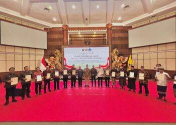 Menteri ATR/BPN Nusron Wahid Serahkan Sertifikat Tanah di Bali, Tekankan Dampak Positif bagi Ekonomi