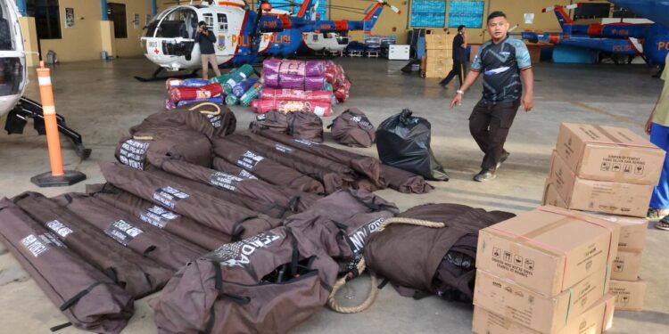 Polri Kirim Bantuan Logistik dan Peralatan SAR ke Tiga Provinsi