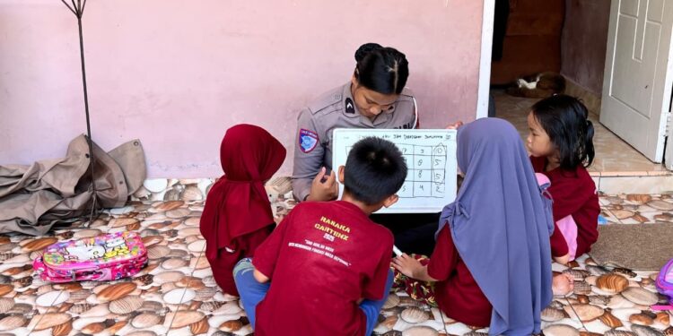 Operasi Rasaka Cartenz Berikan Pembelajaran di Distrik Heram