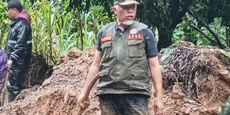 Gubernur Sumbar Tinjau Lokasi Longsor dan Perintahkan Penanganan Cepat