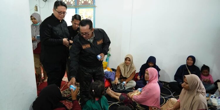 Pemkab Tanah Datar Lanjutkan Evakuasi Warga Malalo Melalui Jalur Air