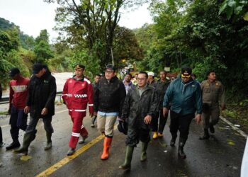 Bupati Tanah Datar dan Wakilnya Tinjau Lokasi Banjir di Kecamatan X Koto dan Batipuh