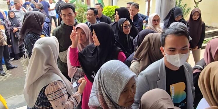 Ribuan Warga Aceh Tengah Manfaatkan Posko Internet Darurat Akibat Putusnya Jaringan