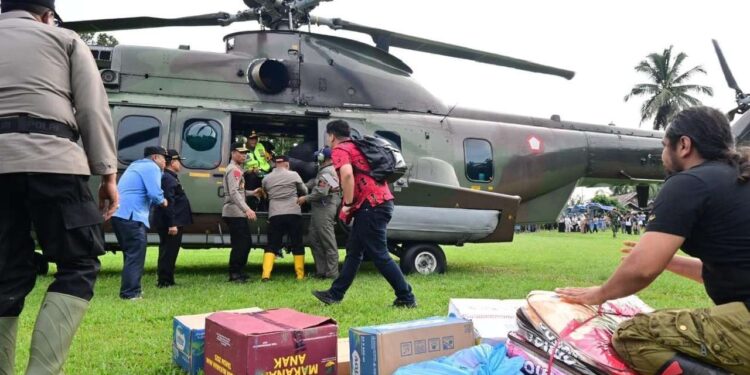 Pemerintah Kerahkan 11 Helikopter untuk Bantu Penanganan Banjir