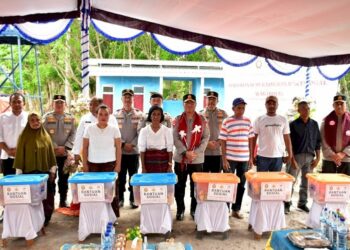 Wakapolri Resmikan Sumur Bor dan Berikan Bantuan untuk Pengungsi Lewotobi