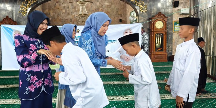 TP PKK HSU Gelar Silaturahmi dengan Anak Panti Asuhan