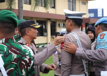 Apel Gelar Pasukan Operasi Lilin Progo 2025 di Polres Bantul sebagai wujud kesiapan TNI, Polri, dan instansi terkait dalam mengamankan perayaan Natal 2025 dan Tahun Baru 2026 agar berjalan aman, tertib, dan kondusif.