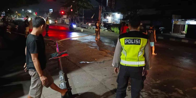 Kondisi kecelakaan tunggal di JL Ahmad Yani tepatnya Lampu trafick Karang turi Dsn Jogoragan