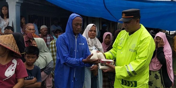 Polres Pasaman Barat Distribusikan Bantuan untuk Korban Banjir