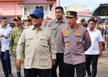 Presiden Prabowo dan Kapolri Tinjau Lokasi Pengungsian Banjir di Tapanuli Tengah