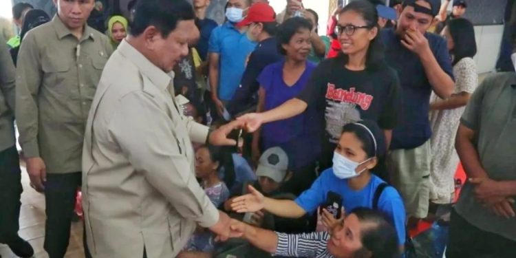 Presiden Prabowo Tinjau Langsung Kondisi Warga Terdampak Banjir di Sumut