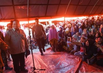 Presiden Prabowo Kunjungi Padang Pariaman, Pastikan Bantuan untuk Rumah Rusak dan Akses Udara