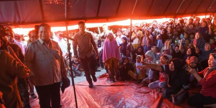 Presiden Prabowo Kunjungi Padang Pariaman, Pastikan Bantuan untuk Rumah Rusak dan Akses Udara