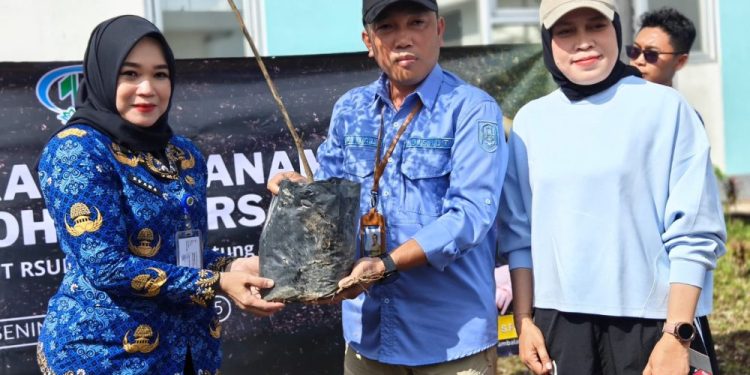 GOW Hulu Sungai Utara dan KPH Balangan Lakukan Penanaman Pohon di RSUD Pambalah Batung