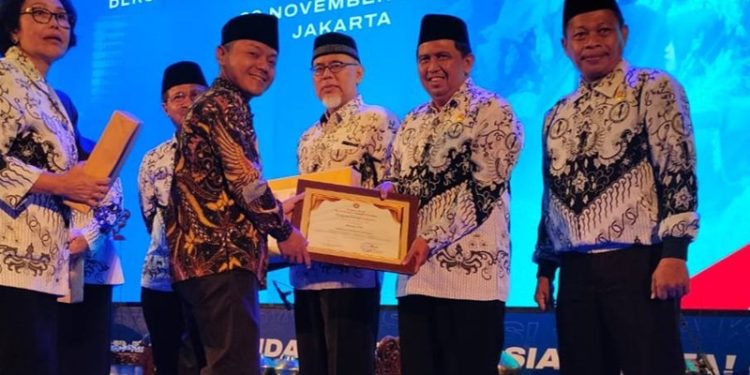 PGRI Kalimantan Selatan Terima Penghargaan Nasional untuk Admin SIK PGRI 2025