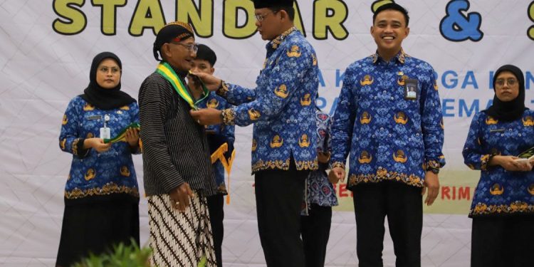 Wakil Bupati Sleman Luluskan 474 Peserta Sekolah Lansia, Dorong Pemberdayaan Lansia