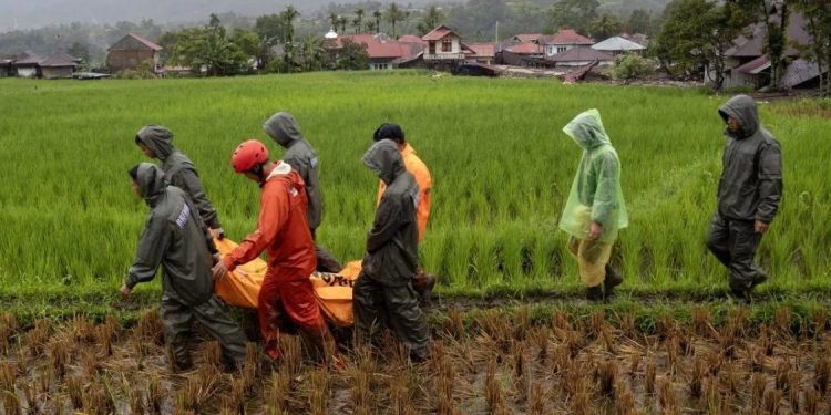 Basarnas Kerahkan Ribuan Personel untuk Pencarian Korban Bencana di Sumatra
