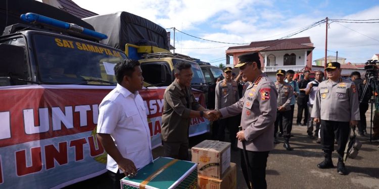 Kapolri dan Bhayangkari Tinjau Dampak Banjir Longsor di Sumut dari Udara