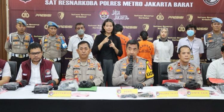 Pasangan Suami Istri Ditangkap Polres Metro Jakbar Terkait Peredaran Sabu Antarprovinsi