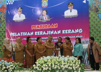Pelatihan Kerajinan Kerang Dorong Pemberdayaan Perempuan di Raja Ampat