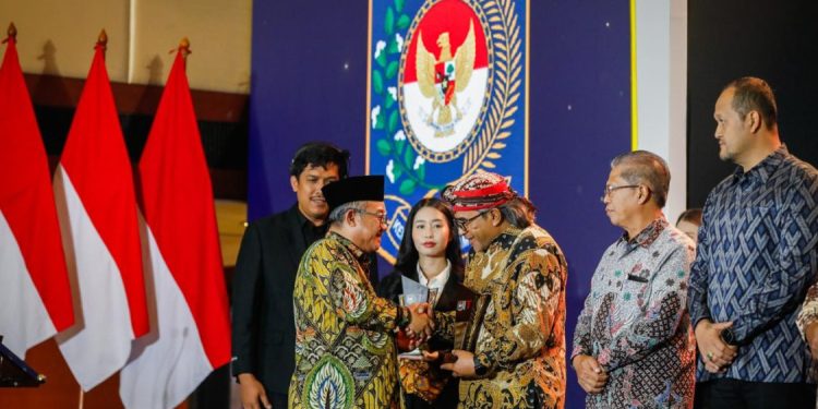 Kabupaten Temanggung Terima Penghargaan atas Peningkatan Akses Pendidikan