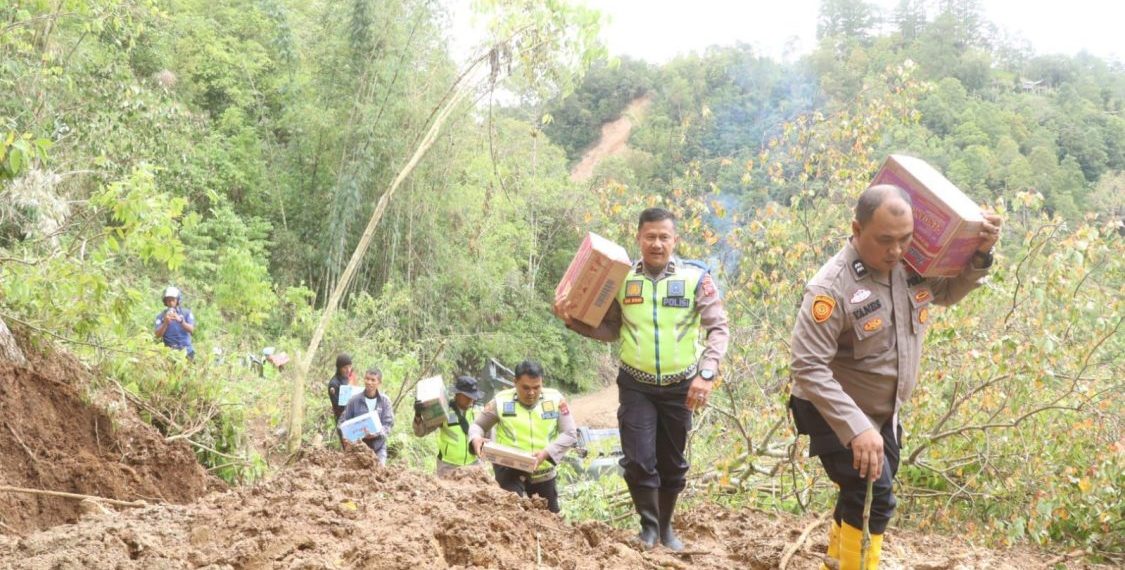 Polresta Bukittinggi Salurkan Bantuan ke Jorong Sungai Landia yang Terdampak Bencana